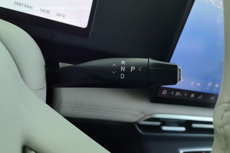 Used VOYAH Dream 2025 PHEV Four-Wheel-Drive Flagship Kunpeng Edition Gear Lever