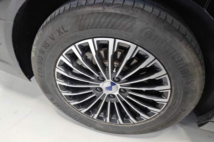 Used Denza D9 2022 DM-i 970 Four-Wheel Drive Flagship Model
