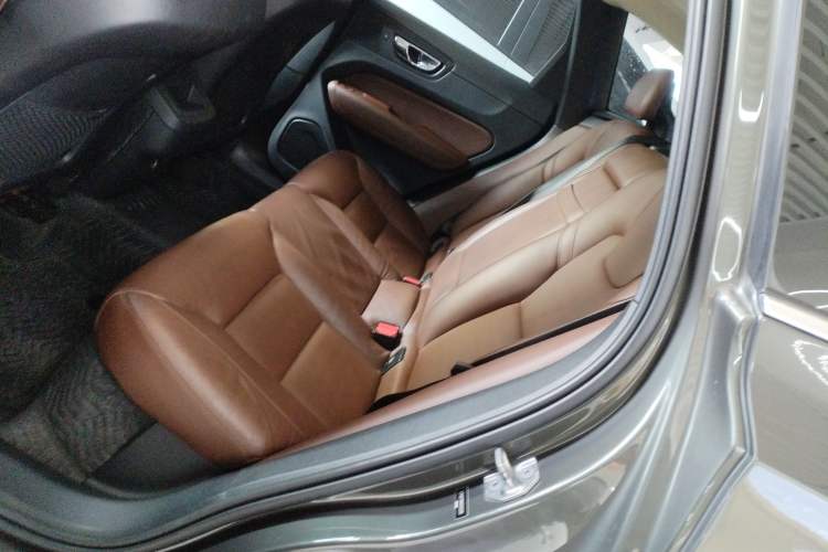 Used Volvo XC60 2019 T5 4x4 Zhiyuan Edition China VI Standard
