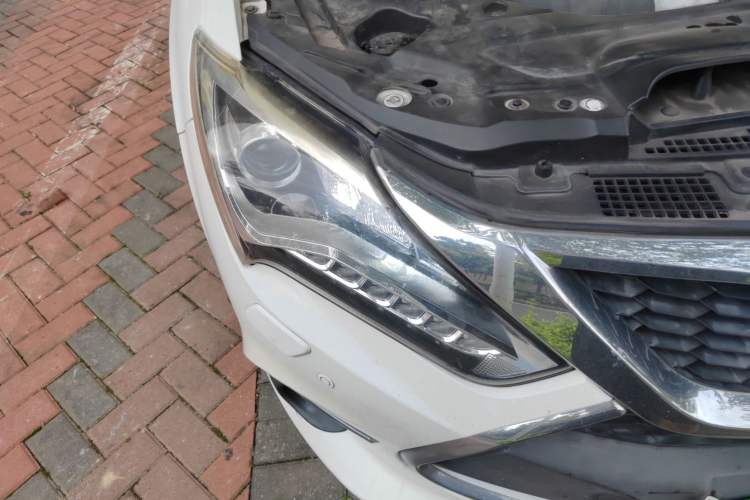 Used BYD Tang New Energy 2017 2.0T All-Wheel Drive Hyatt Model Right Front Headlight