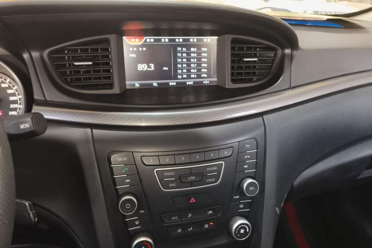 Used Bestune B50 2016 1.4T Automatic Luxury Model Audio And AC Panel