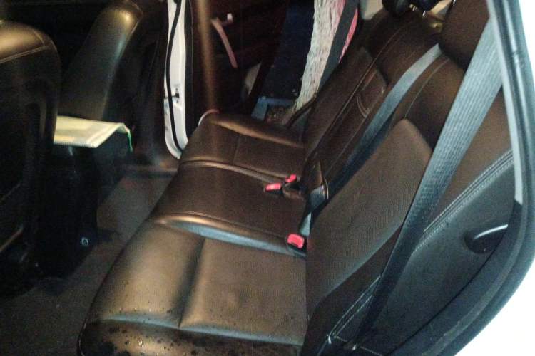 Used Chevrolet Captiva 2015 2.4L 4x4 Flagship Edition 7-Seater
