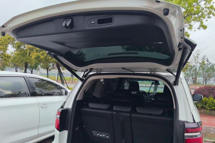 Used Honda Elysion 2019 2.0L Hybrid Luxury Edition
