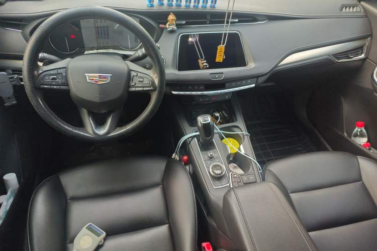 Used Cadillac XT4 2018 28T Two-Wheel Drive Leading Version Center Console