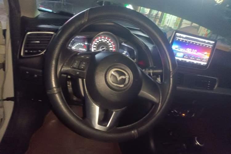 Used Mazda 3 Axela 2016 Sedan 1.5L Manual Comfort Model
