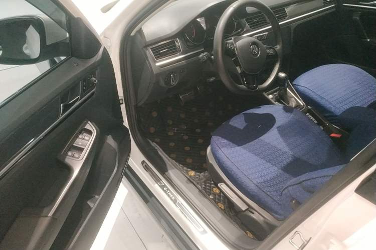 Used Volkswagen C-TREK 2018 230TSI DSG Luxury Version
