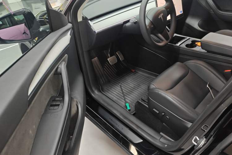 Used Tesla Model Y 2023 Rear-Wheel-Drive Version