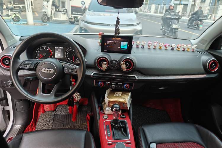 Used Audi Q2L 2021 35 TFSI Fashion Dynamic Model Center Console