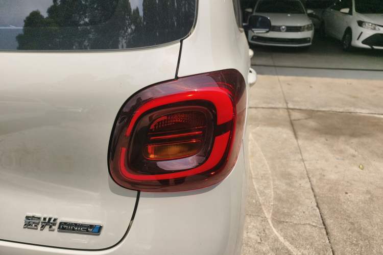 Used Wuling Hongguang MINIEV 2025 Four-Door Version Premium Edition Right Rear Taillight