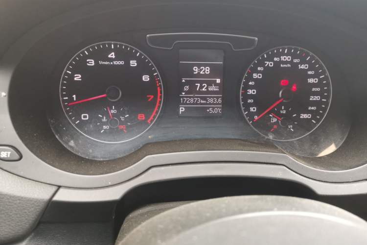 Used Audi Q3 2016 30 TFSI Standard Model Odometer Close Up