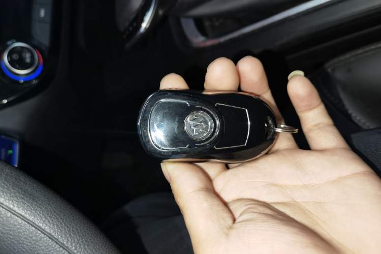 Used Buick Velite 6 2023 Revised Version 430 km Range – Commuter Edition
