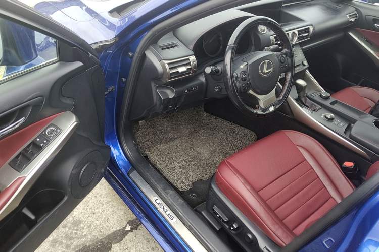 Used Lexus IS 2015 200t F SPORT
