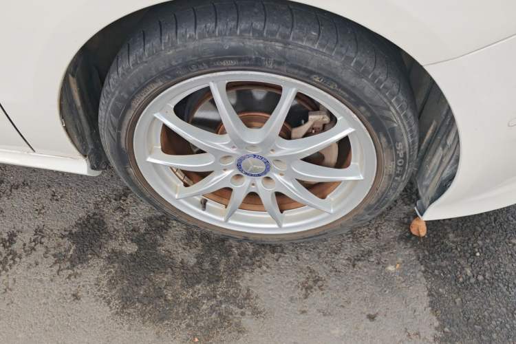 Used Mercedes-Benz B-Class 2015 B 200 Sport Edition Right Front Wheel Hub