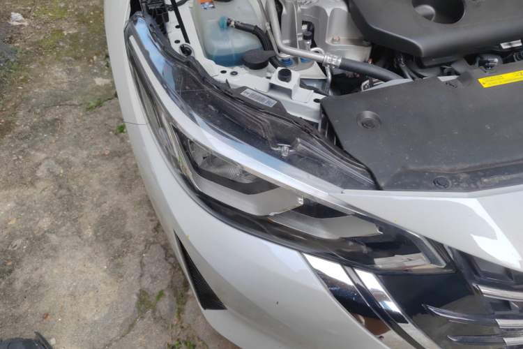 Used Nissan Sylphy 2026 Model 1.6L CVT Worry-Free Edition Right Front Headlight