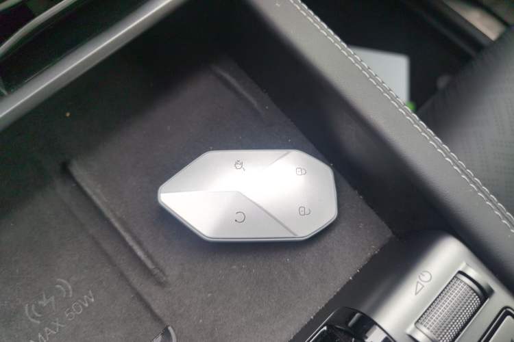 Used Formula Leopard Titanium 3 2025 501KM All-Wheel Drive Intelligent Driving Ultra Version