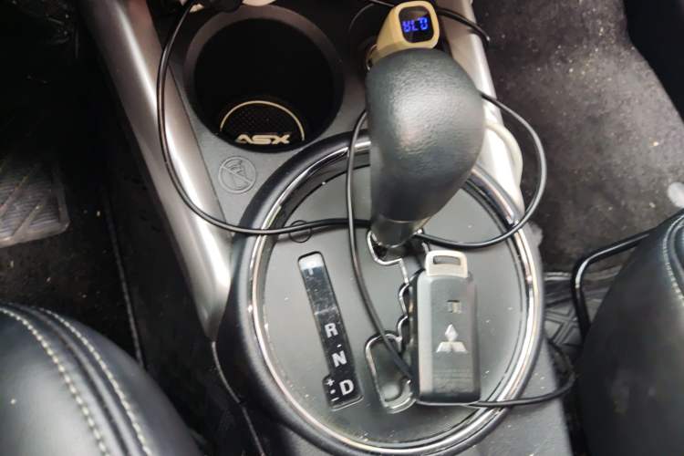 Used Mitsubishi ASX 2013 2.0L CVT Four-Wheel Drive Premium Edition Gear Lever