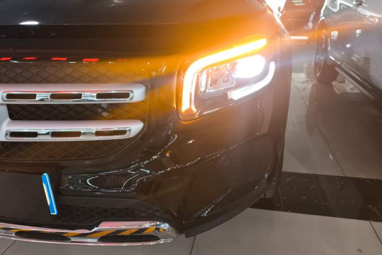 Used Mercedes-Benz GLB 2023 GLB 220 Sport Edition Left Front Headlight