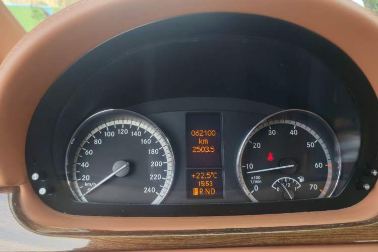 Used Mercedes-Benz Viano 2011 2.5L Limited Edition Odometer Close Up