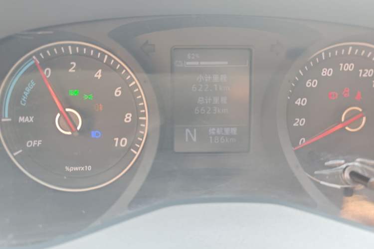 Used Wuling Yangguang 2024 300KM Comfort Version Passenger Van 75kW