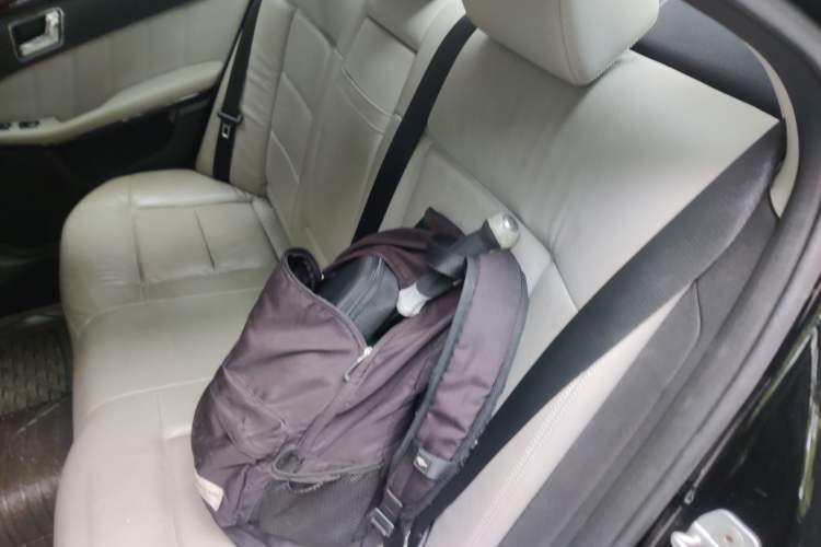 Used Mercedes-Benz E-Class 2009 E 300 Fashion Model Left Rear Seat
