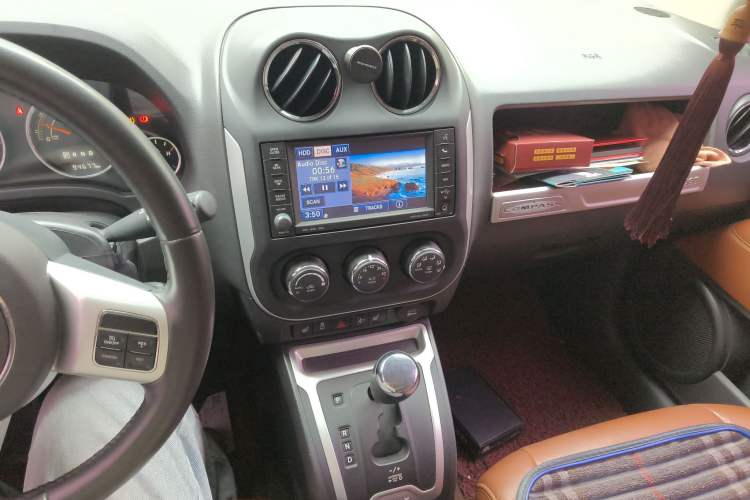 Used Jeep Compass 2014 2.4L four-wheel drive luxury navigation version
