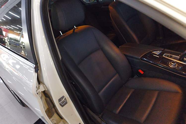 Used BMW 5 Series 2014 520Li Elegant Model
