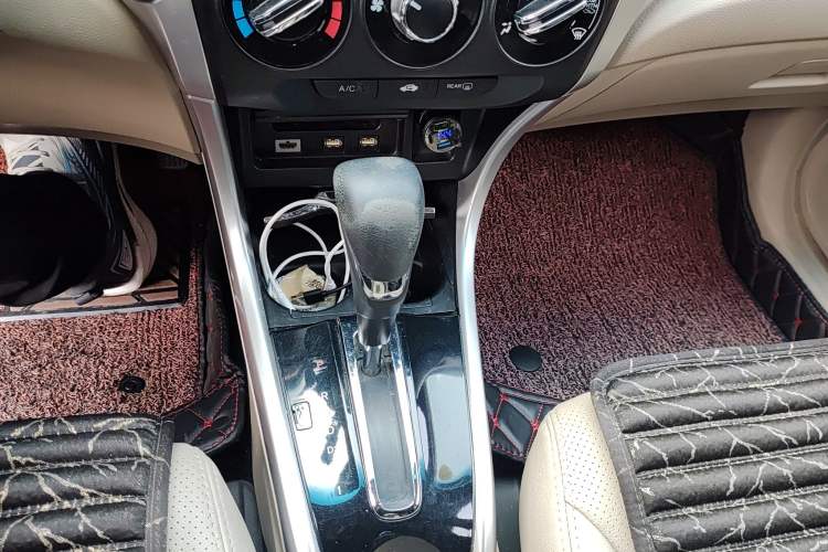 Used Honda Crider 2015 1.8L automatic luxury edition
