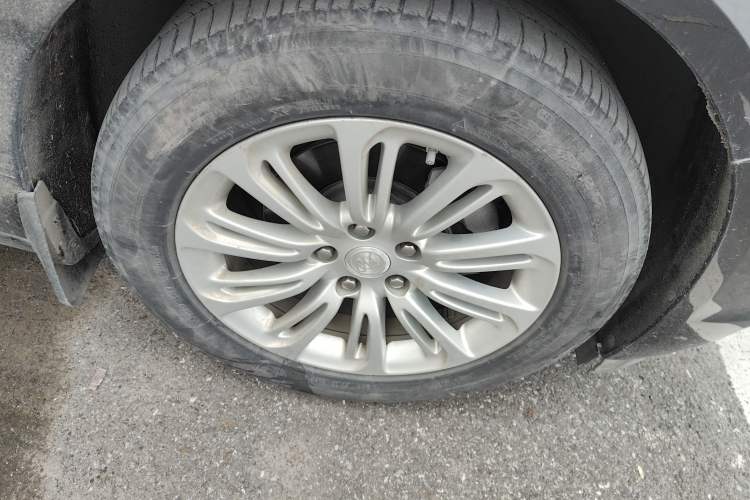 Used Buick LaCrosse 2018 20T Elite Edition Right Front Wheel Hub