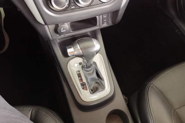 Used FORTHING Joyear S50 2014 1.6L CVT Luxury Model
