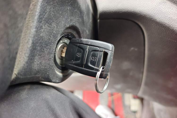 Used Wuling Hongguang V 2022 1.5L Enjoy Edition Hydraulic Power Steering LAR Vehicle Key