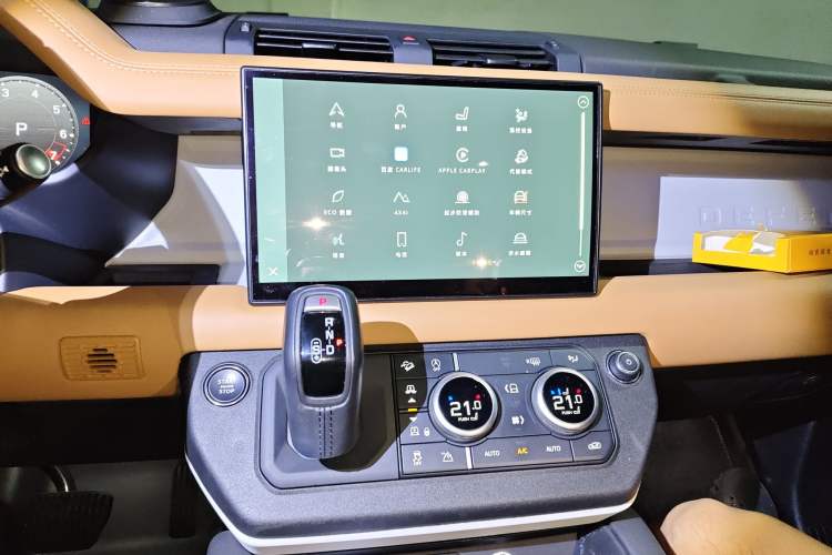 Used Land Rover Defender 2023 Facelift 110 3.0T P400 X-DYNAMIC HSE Audio And AC Panel