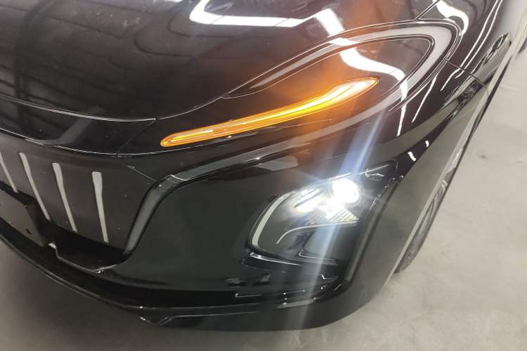 Used Hongqi E-QM5 2022 431 km Charge & Enjoy Edition
