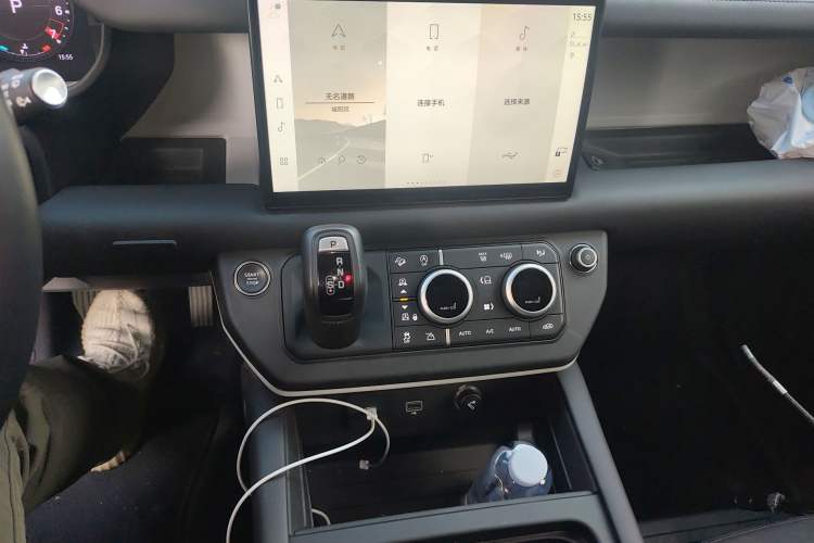 Used Land Rover Defender 2023 Facelift 90 3.0T P400 XS Audio And AC Panel