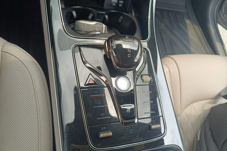 Used BYD Han 2024 EV Glory Edition 605KM Front-Wheel-Drive Premium Model Gear Lever