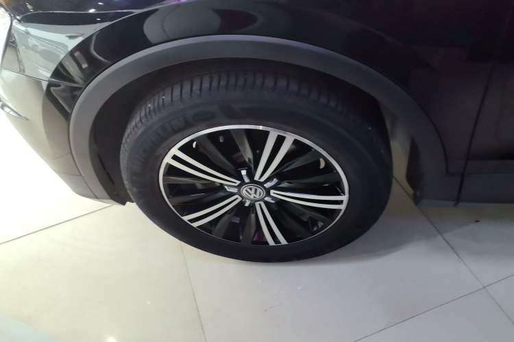 Used Volkswagen Tiguan L 2020 330TSI Automatic Two-Wheel Drive Panoramic Comfort Edition China VI Standard Left Front Wheel Hub