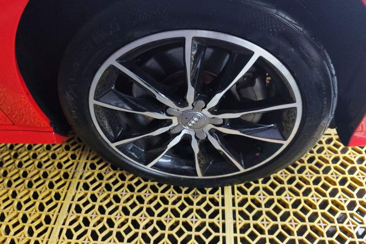 Used Audi A3 2014 Sportback 40 TFSI S line Comfort Model Right Front Wheel Hub