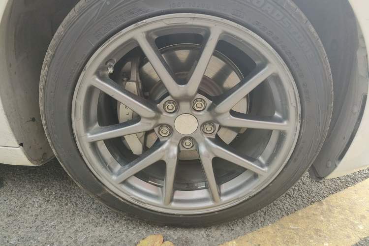 Used Tesla Model 3 2020 Standard Range Rear-Wheel Drive Upgraded Version Right Front Wheel Hub