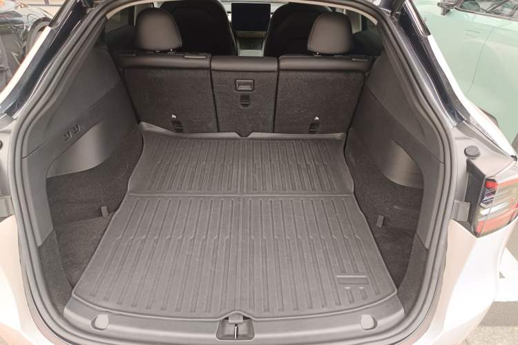 Used Tesla Model Y 2024 Rear-Wheel-Drive Version Trunk