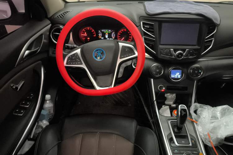 Used BYD Song New Energy 2017 Song DM 1.5TID All-Wheel Drive Prestige Model Steering Wheel