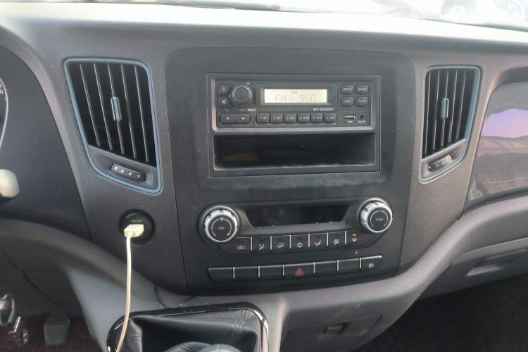 Used Foton Toano 2022 2.0T Manual Tongtu Multi-Function Long Wheelbase Mid-Roof Single-Tire 5/6/7/9-Seater 4F20TC3