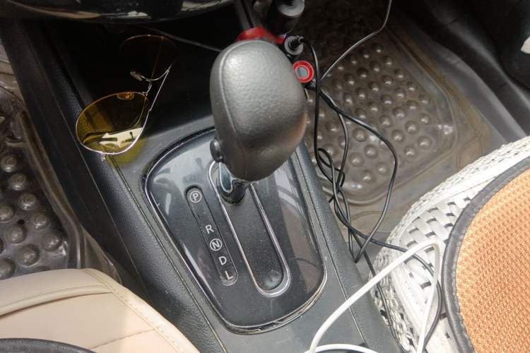 Used Nissan Tiida 2011 1.6L CVT Smart Version Gear Lever