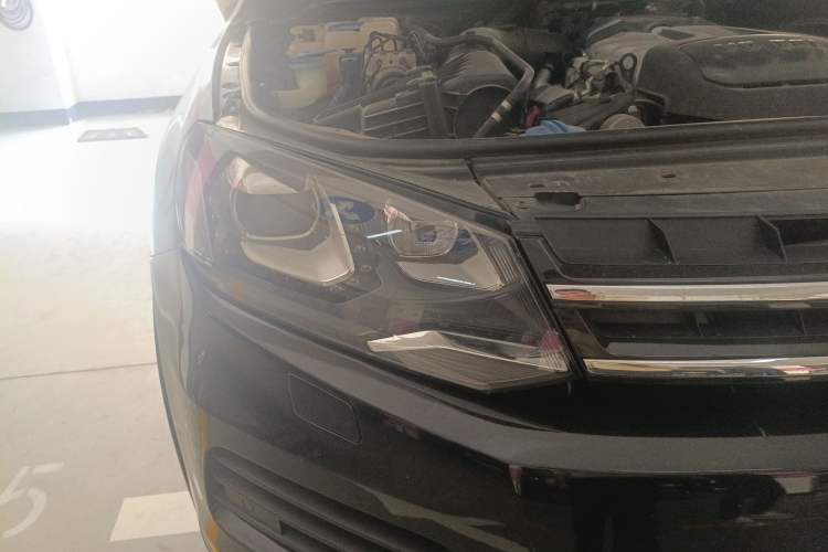 Used Volkswagen Touareg 2013 3.0 TSI X 10th Anniversary Limited Edition Right Front Headlight