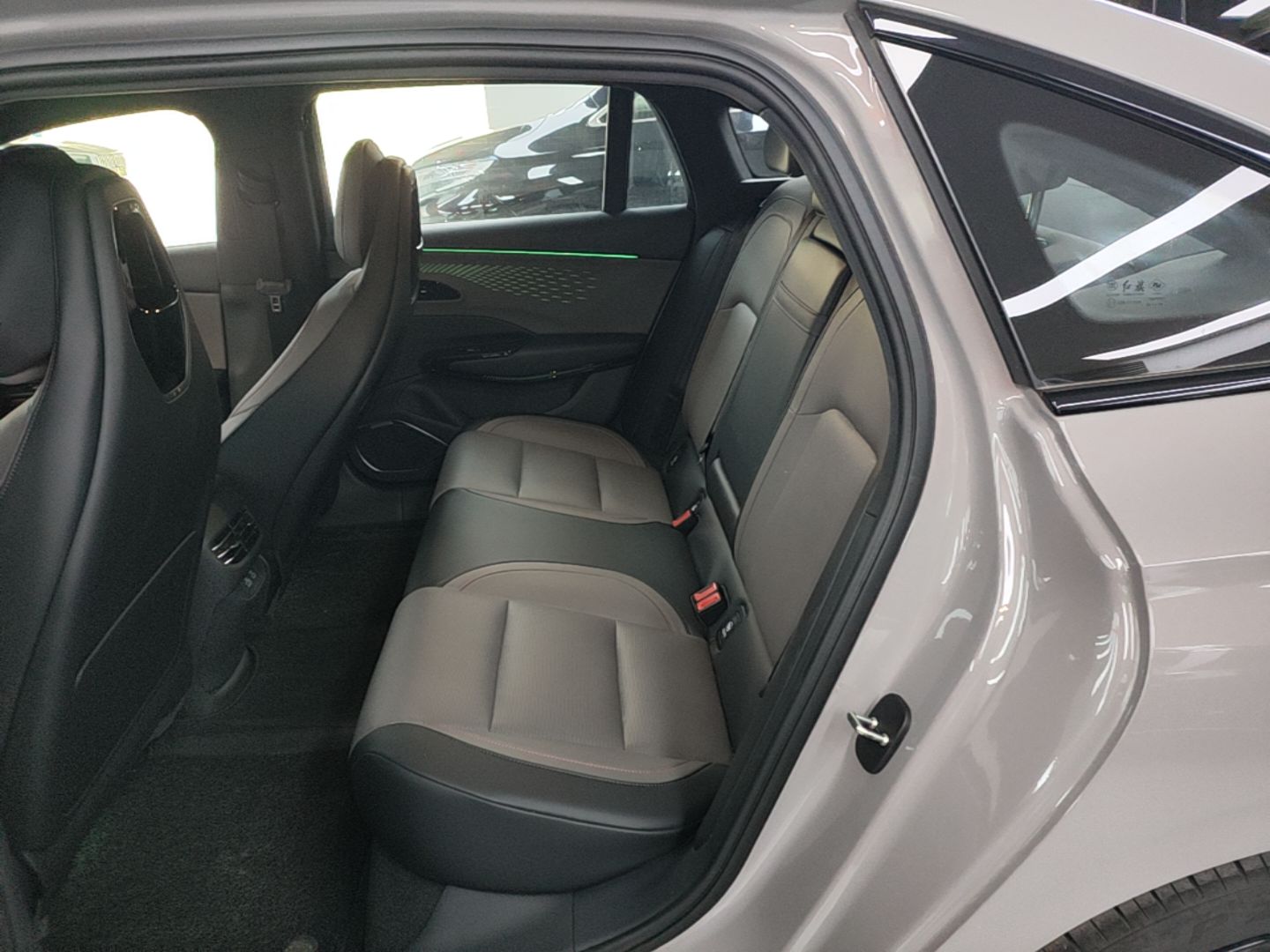 Hongqi EH7 2025 640 All-Wheel Drive Smart Selection Edition — снимка 20