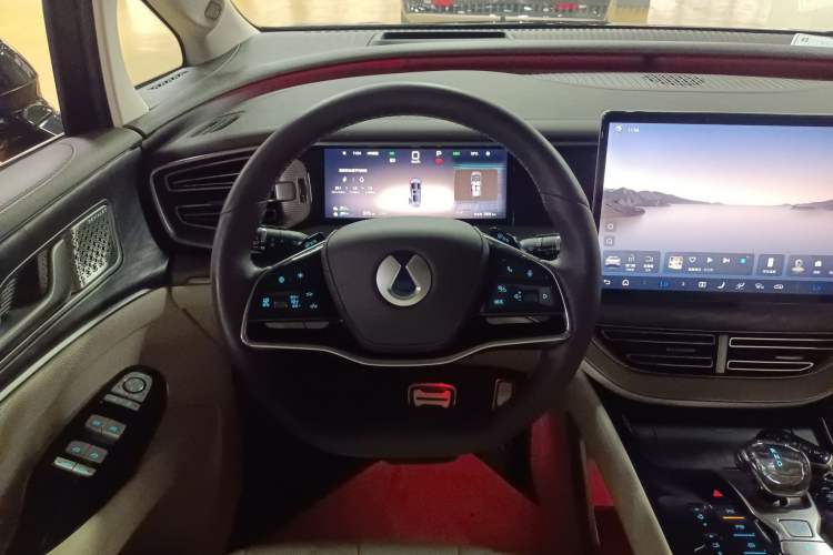 Used Denza D9 2025 DM-i Intelligent Drive 1020 Four-Wheel Drive Prestige Model