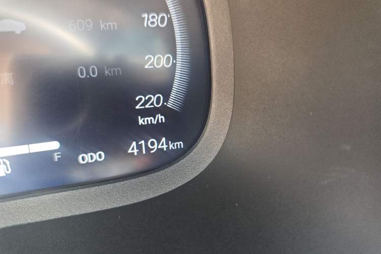 Used Toyota RAV4 2024 2.0L CVT Two-Wheel Drive Fashion Plus Edition Odometer Close Up