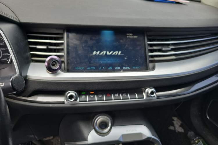 Used Haval H6 2017 Blue Label 1.5T Automatic Two-Wheel Drive ZhiShang Model Audio And AC Panel