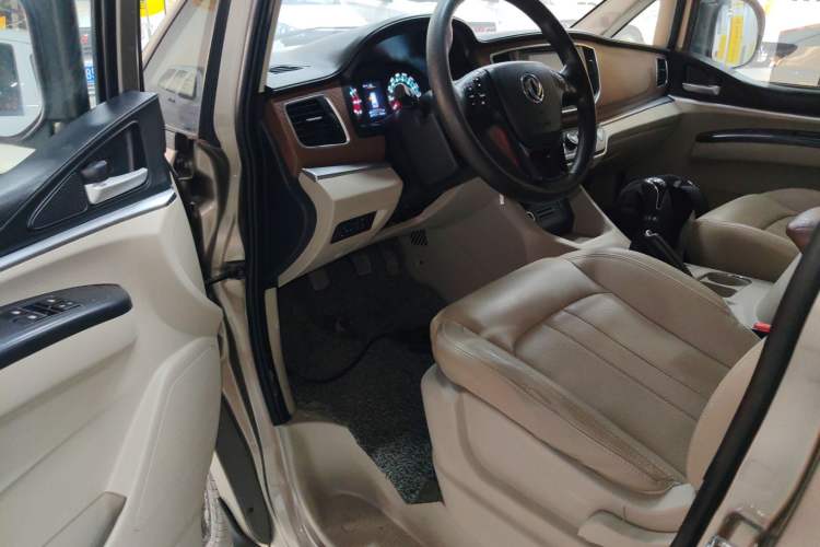 Used FORTHING Lingzhi 2020 M5L 1.6L Luxury 7-Seater Driver Seat