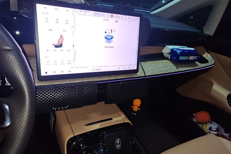 Used GAC Trumpchi E8 New Energy 2024 150km Dragon Roar Starry Night+ Audio And AC Panel