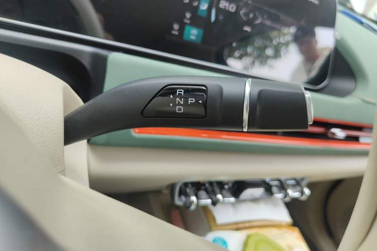 Used ORA Good Cat 2023 401 km Standard Range Premium Version Lithium Iron Phosphate Gear Lever