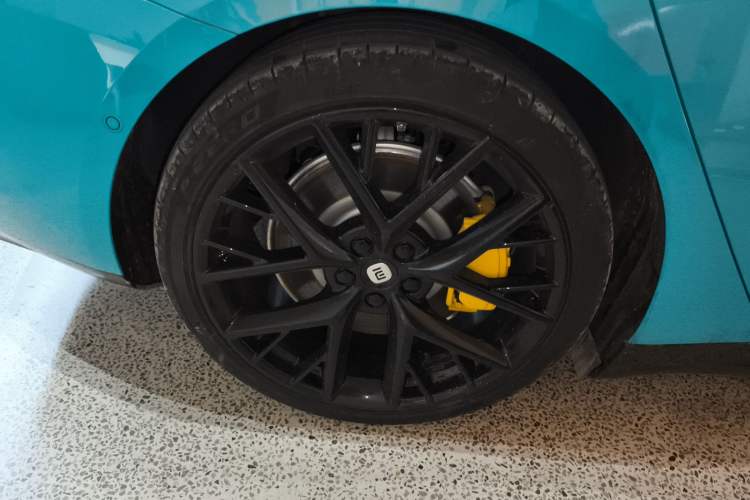 Used Xiaomi Auto SU7 2024 Four-Wheel Drive Ultra-Long Range Advanced Intelligent Driving Max Edition
